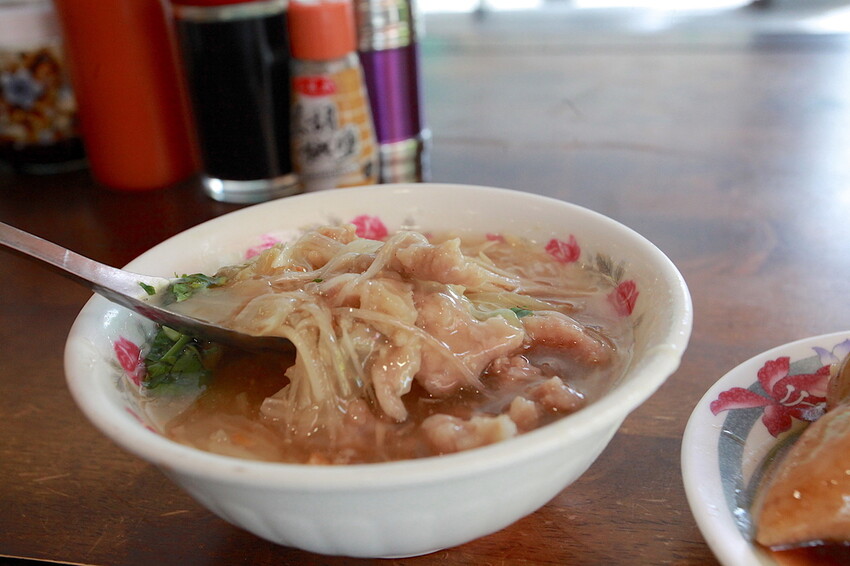高雄市前鎮區吃。高雄美食|前鎮區。「甲仙碗粿肉粽(阿歪碗粿)」勞工公園周遭美食,Goole有724則評論獲得4.4顆星,因