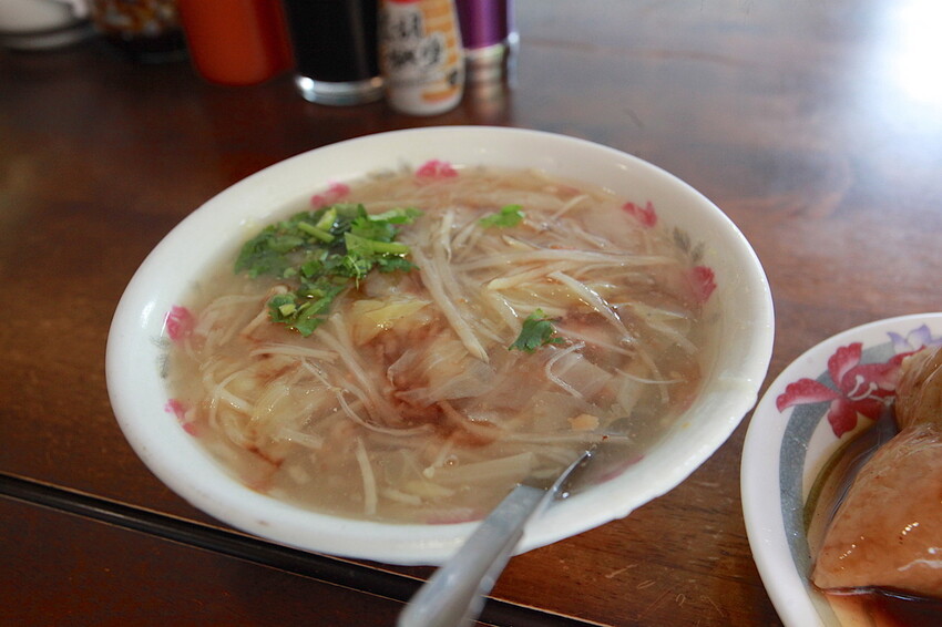 高雄市前鎮區吃。高雄美食|前鎮區。「甲仙碗粿肉粽(阿歪碗粿)」勞工公園周遭美食,Goole有724則評論獲得4.4顆星,因