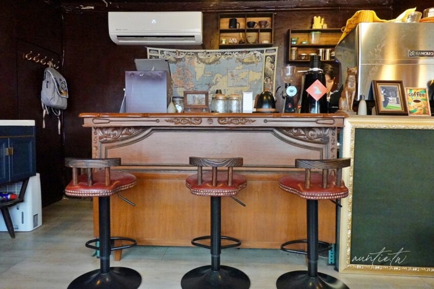 台北市中正區【台北】古亭｜隅咖啡，復古理髮廳優雅老派咖啡廳，還有偶而出現的隱藏版甜點喔！