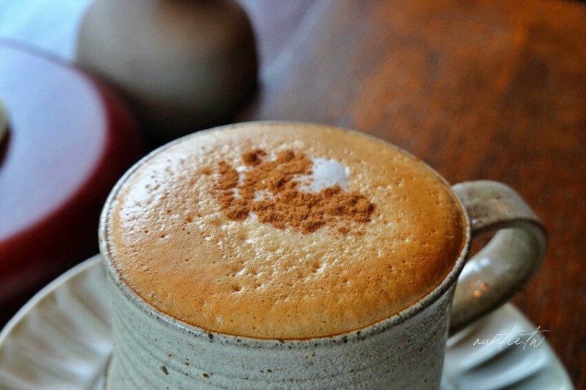 台北市中正區【台北】古亭｜隅咖啡，復古理髮廳優雅老派咖啡廳，還有偶而出現的隱藏版甜點喔！