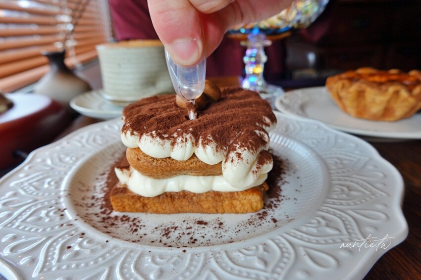 台北市中正區【台北】古亭｜隅咖啡，復古理髮廳優雅老派咖啡廳，還有偶而出現的隱藏版甜點喔！