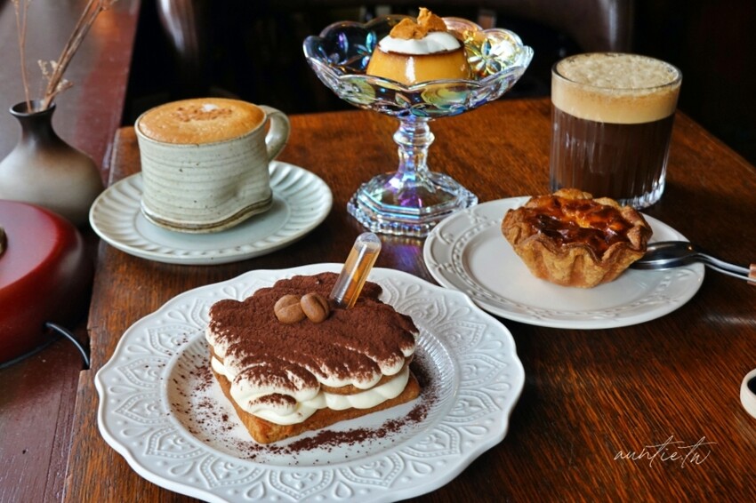 台北市中正區【台北】古亭｜隅咖啡，復古理髮廳優雅老派咖啡廳，還有偶而出現的隱藏版甜點喔！