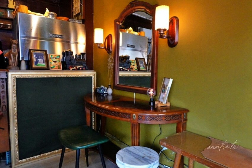 台北市中正區【台北】古亭｜隅咖啡，復古理髮廳優雅老派咖啡廳，還有偶而出現的隱藏版甜點喔！