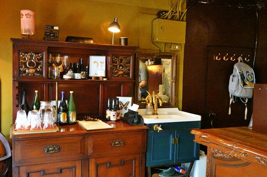 台北市中正區【台北】古亭｜隅咖啡，復古理髮廳優雅老派咖啡廳，還有偶而出現的隱藏版甜點喔！