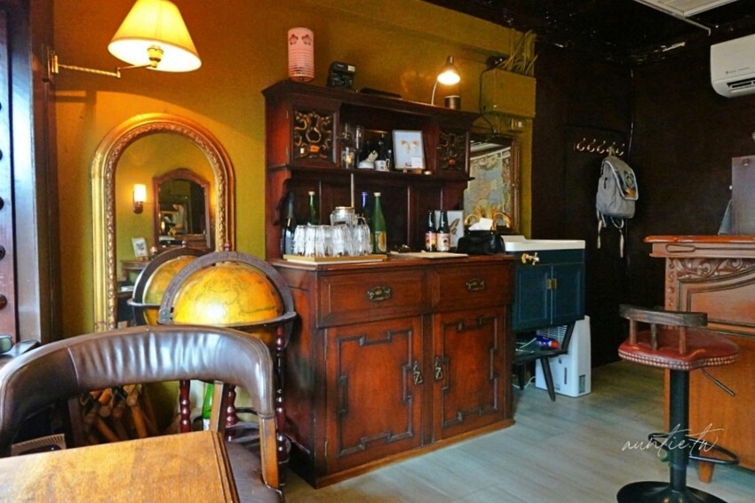 台北市中正區【台北】古亭｜隅咖啡，復古理髮廳優雅老派咖啡廳，還有偶而出現的隱藏版甜點喔！