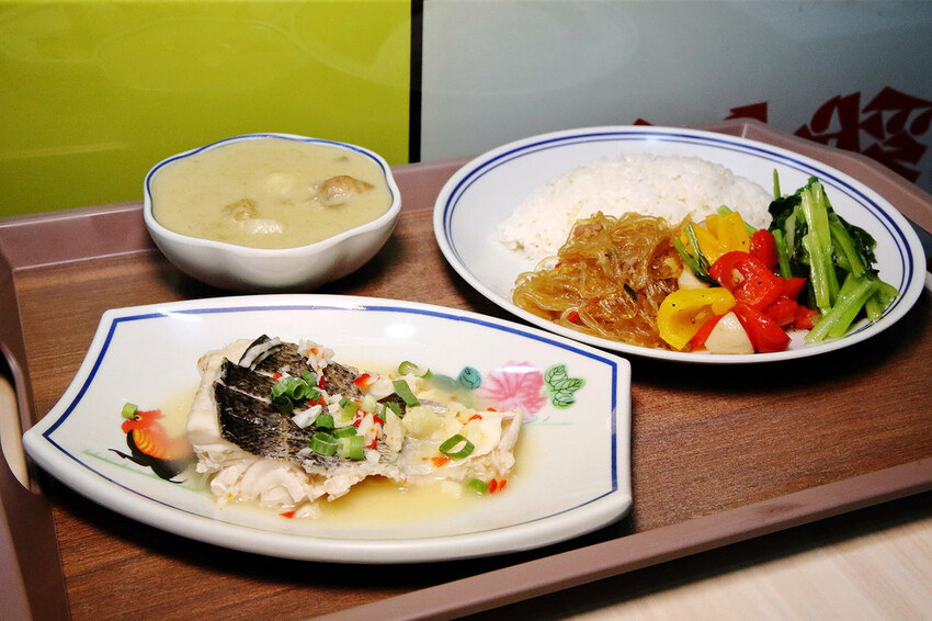 新莊超好吃海南雞飯推薦!好吃雞海南雞飯,雞肉鮮嫩多汁、金黃米