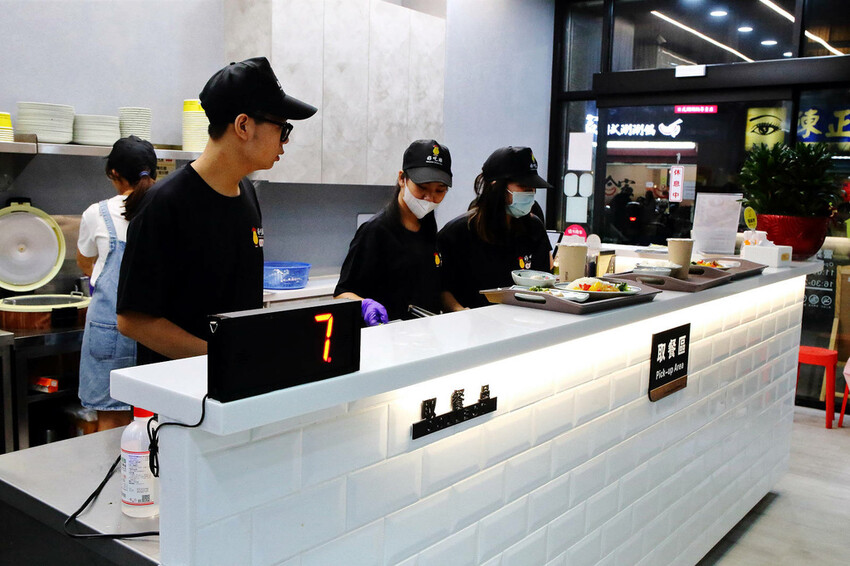新莊超好吃海南雞飯推薦!好吃雞海南雞飯,雞肉鮮嫩多汁、金黃米
