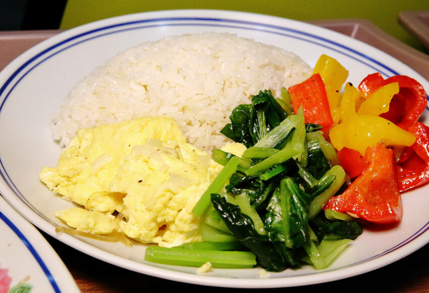 新莊超好吃海南雞飯推薦!好吃雞海南雞飯,雞肉鮮嫩多汁、金黃米