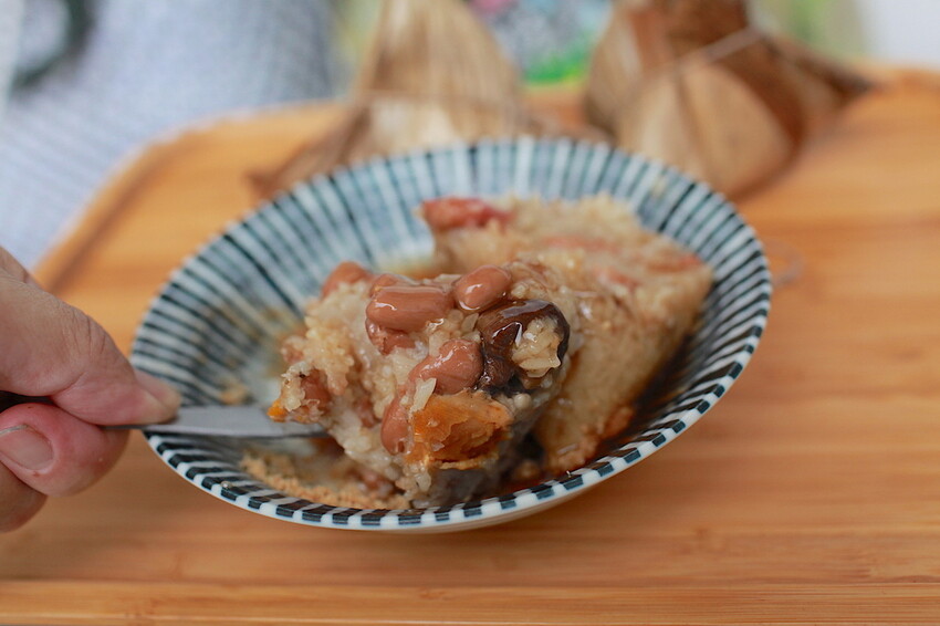 高雄市前鎮區吃。高雄美食|前鎮區。「柏村肉粽肉羹專賣店」勞工公園周遭美食,端午節將至應景一下,用料豐富CP值偏高美