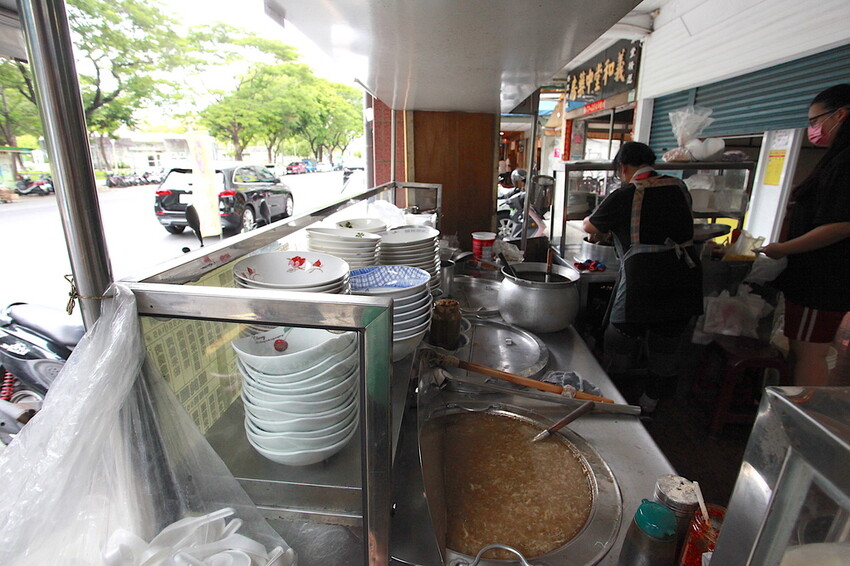 高雄市前鎮區吃。高雄美食|前鎮區。「柏村肉粽肉羹專賣店」勞工公園周遭美食,端午節將至應景一下,用料豐富CP值偏高美
