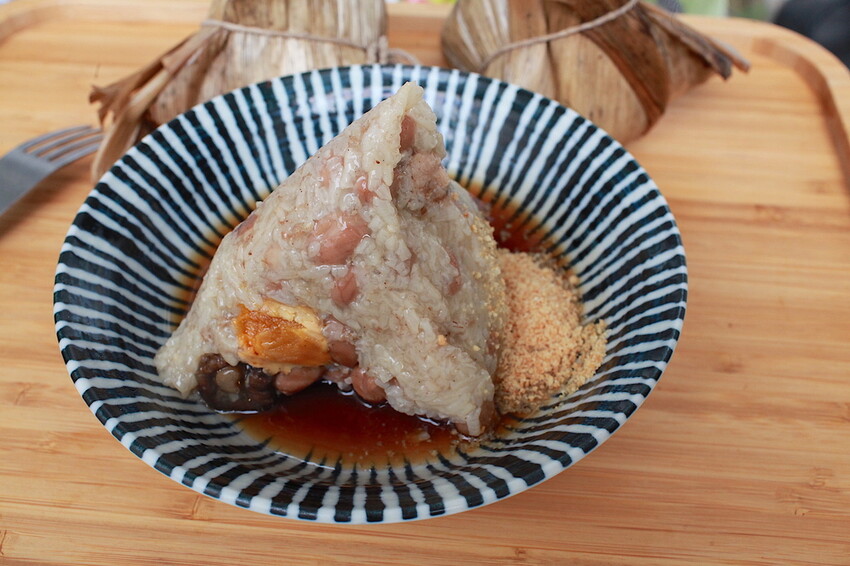 高雄市前鎮區吃。高雄美食|前鎮區。「柏村肉粽肉羹專賣店」勞工公園周遭美食,端午節將至應景一下,用料豐富CP值偏高美