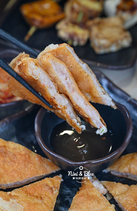 柒息地串燒居酒屋，台中逢甲夜市宵夜美食，十年神醬烤肉串燒15元起，超平價居酒屋 @Nini and Blue  玩樂食記