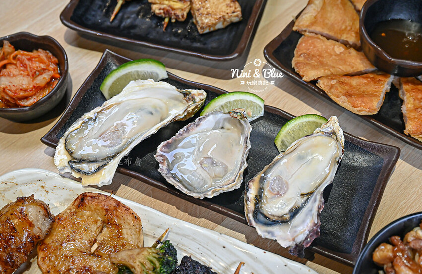 柒息地串燒居酒屋，台中逢甲夜市宵夜美食，十年神醬烤肉串燒15元起，超平價居酒屋 @Nini and Blue  玩樂食記