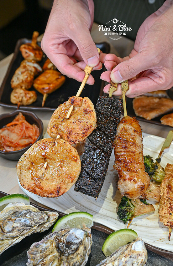 柒息地串燒居酒屋，台中逢甲夜市宵夜美食，十年神醬烤肉串燒15元起，超平價居酒屋 @Nini and Blue  玩樂食記