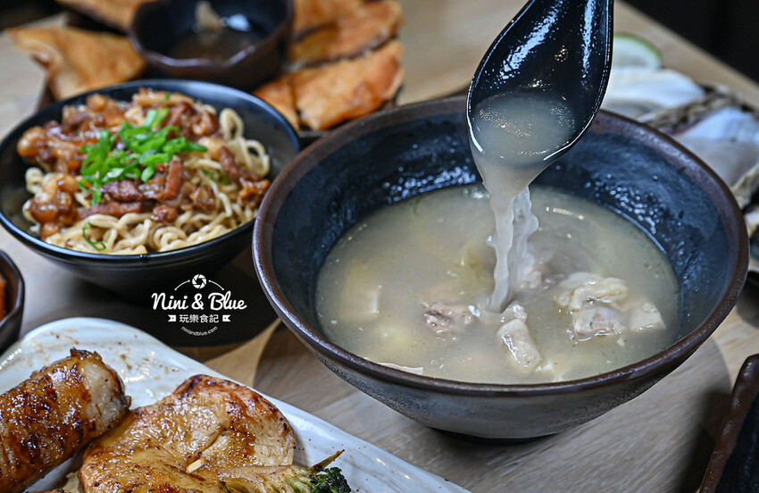 柒息地串燒居酒屋，台中逢甲夜市宵夜美食，十年神醬烤肉串燒15元起，超平價居酒屋 @Nini and Blue  玩樂食記
