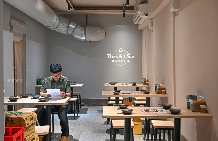 柒息地串燒居酒屋，台中逢甲夜市宵夜美食，十年神醬烤肉串燒15元起，超平價居酒屋 @Nini and Blue  玩樂食記