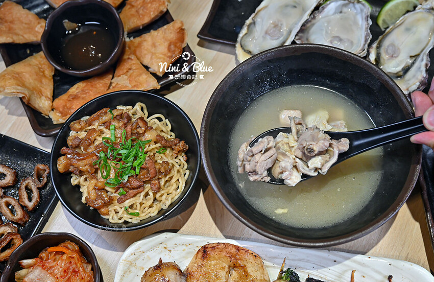 柒息地串燒居酒屋，台中逢甲夜市宵夜美食，十年神醬烤肉串燒15元起，超平價居酒屋 @Nini and Blue  玩樂食記