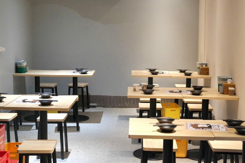 柒息地串燒居酒屋 ｜台中逢甲人氣銅板價串燒店，每串最低15元加碼泡菜免費續! - 肉依小姐吃什麼