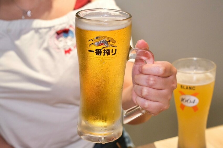 柒息地串燒居酒屋 ｜台中逢甲人氣銅板價串燒店，每串最低15元加碼泡菜免費續! - 肉依小姐吃什麼