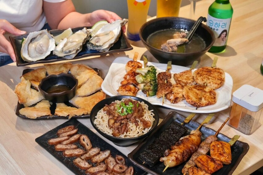 柒息地串燒居酒屋 ｜台中逢甲人氣銅板價串燒店，每串最低15元加碼泡菜免費續! - 肉依小姐吃什麼