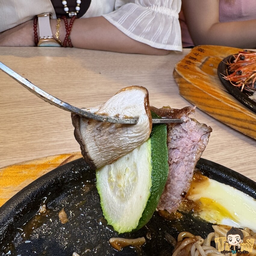 新竹縣竹東鎮100%原肉平價牛排+豐富自助吧吃到飽只要190元起！290元就可以吃到三種肉肉排餐+麵條無限續免費！--跟著踢小米吃喝玩樂趣