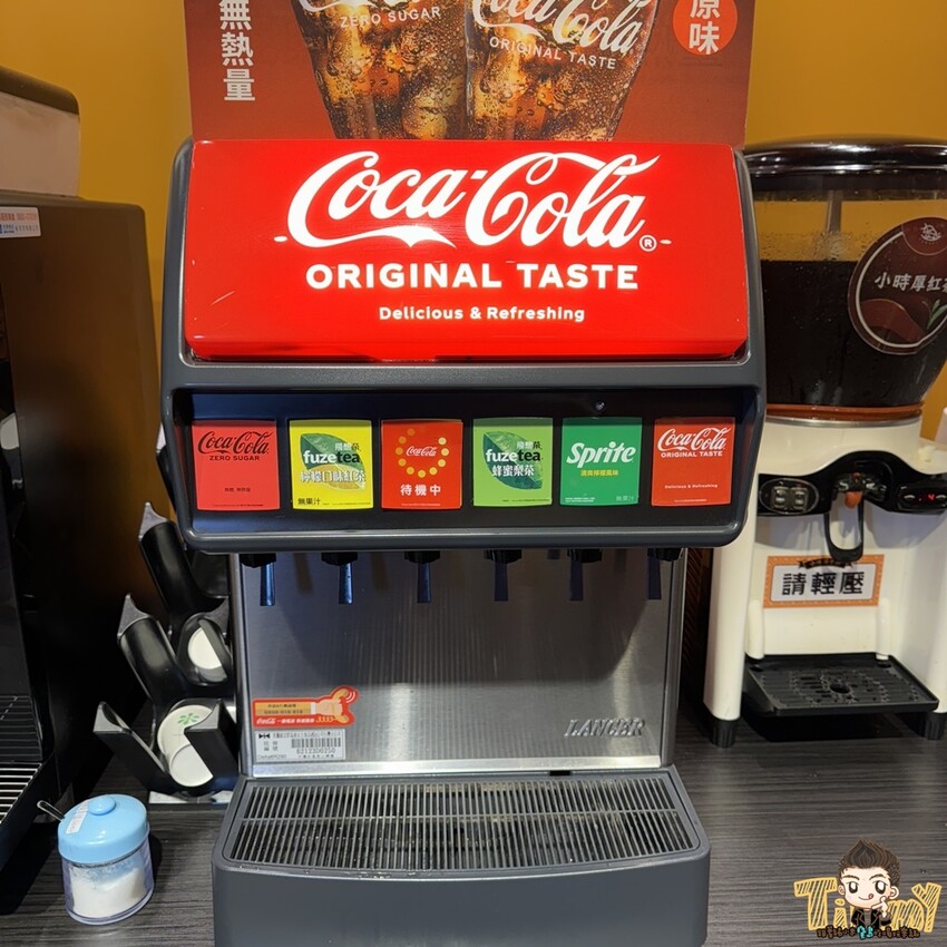 新竹縣竹東鎮100%原肉平價牛排+豐富自助吧吃到飽只要190元起！290元就可以吃到三種肉肉排餐+麵條無限續免費！--跟著踢小米吃喝玩樂趣