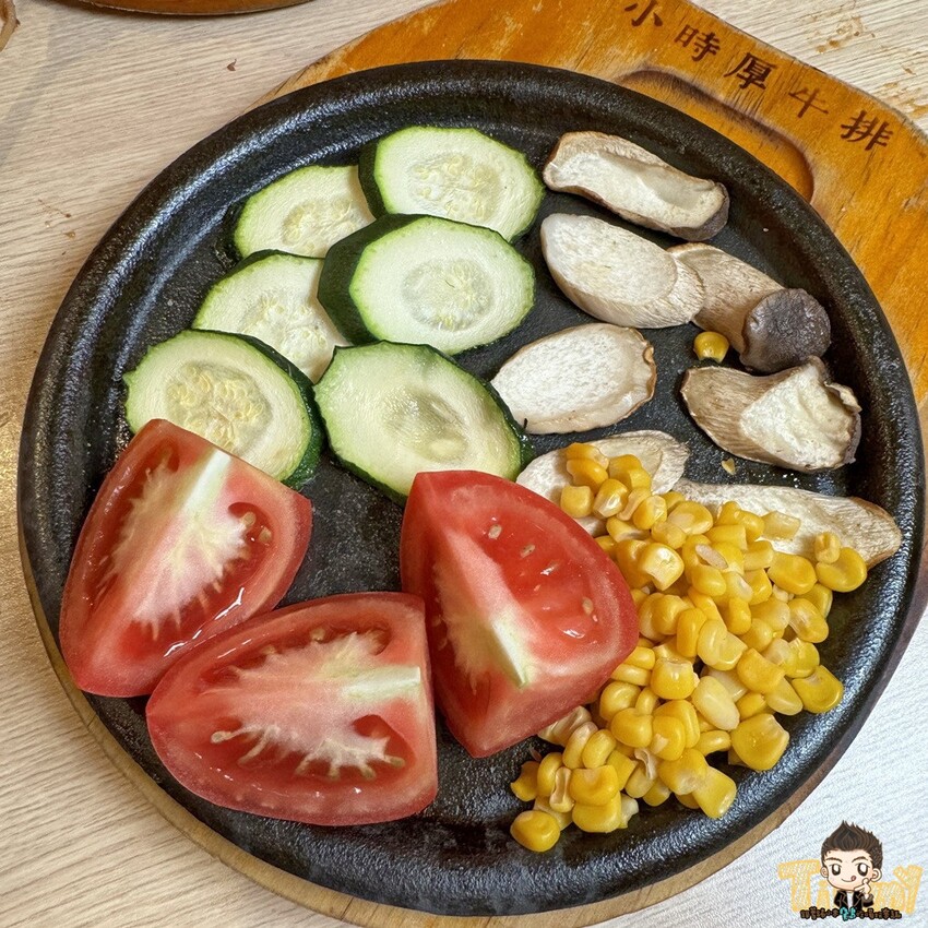 新竹縣竹東鎮100%原肉平價牛排+豐富自助吧吃到飽只要190元起！290元就可以吃到三種肉肉排餐+麵條無限續免費！--跟著踢小米吃喝玩樂趣