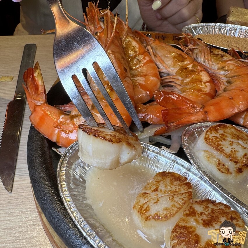 新竹縣竹東鎮100%原肉平價牛排+豐富自助吧吃到飽只要190元起！290元就可以吃到三種肉肉排餐+麵條無限續免費！--跟著踢小米吃喝玩樂趣