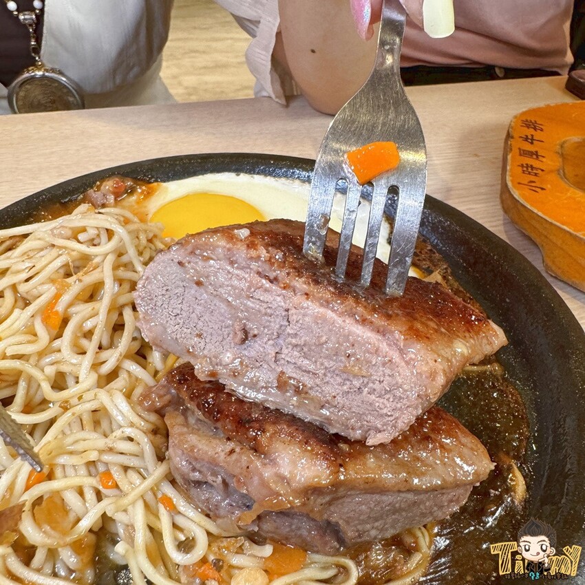 新竹縣竹東鎮100%原肉平價牛排+豐富自助吧吃到飽只要190元起！290元就可以吃到三種肉肉排餐+麵條無限續免費！--跟著踢小米吃喝玩樂趣