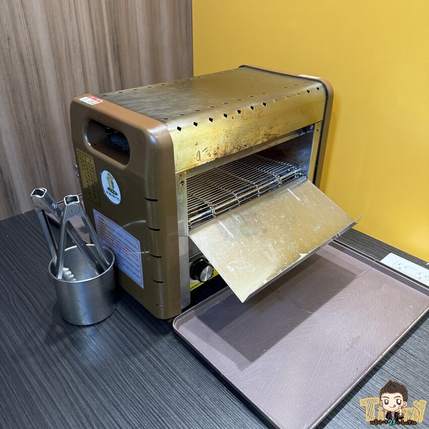 新竹縣竹東鎮100%原肉平價牛排+豐富自助吧吃到飽只要190元起！290元就可以吃到三種肉肉排餐+麵條無限續免費！--跟著踢小米吃喝玩樂趣