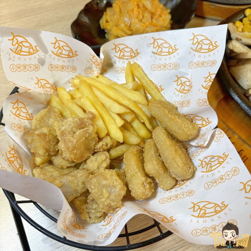 新竹縣竹東鎮100%原肉平價牛排+豐富自助吧吃到飽只要190元起！290元就可以吃到三種肉肉排餐+麵條無限續免費！--跟著踢小米吃喝玩樂趣