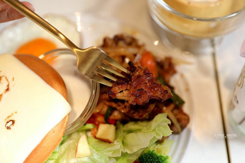 台中市北屯區甜點控快訂位！網美系鬆餅 如夢似幻的鬆軟扎實口感 一吃就愛上｜午吉日式鬆餅 定食 咖啡(台中北屯療癒美食