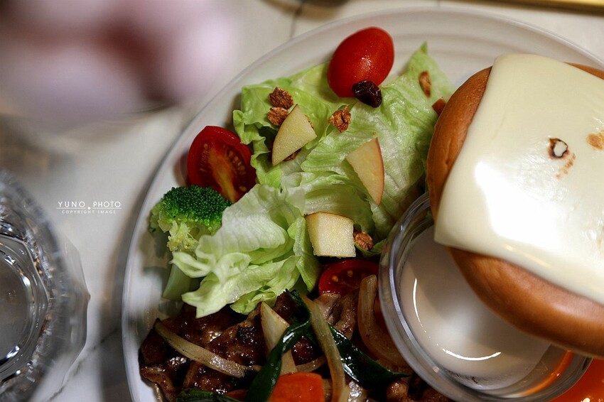 台中市北屯區甜點控快訂位！網美系鬆餅 如夢似幻的鬆軟扎實口感 一吃就愛上｜午吉日式鬆餅 定食 咖啡(台中北屯療癒美食