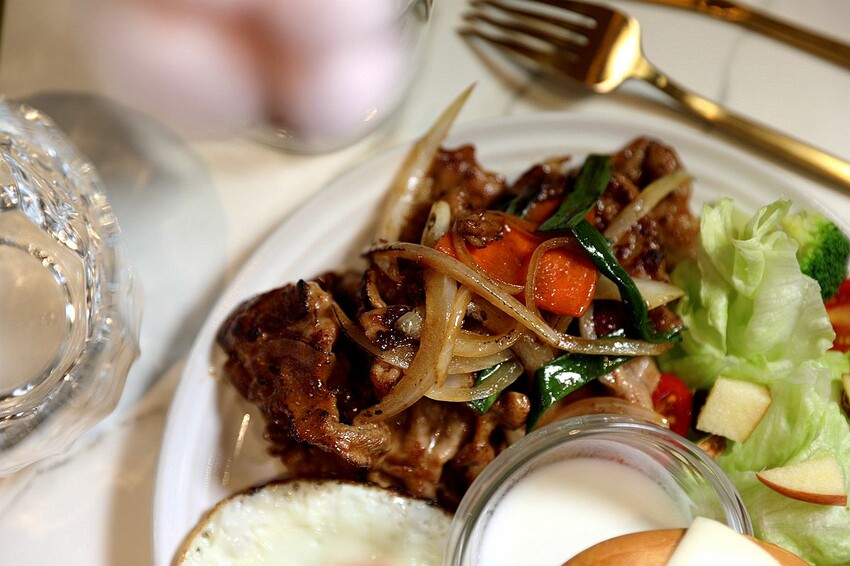 台中市北屯區甜點控快訂位！網美系鬆餅 如夢似幻的鬆軟扎實口感 一吃就愛上｜午吉日式鬆餅 定食 咖啡(台中北屯療癒美食