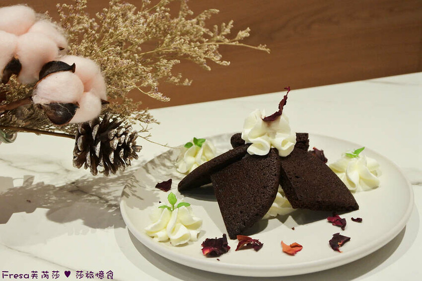 台中市北屯區台中甜點【午吉日式鬆餅｜定食｜咖啡】近洲際棒球場甜點餐盤.全日營業有插座咖啡廳.約會下午茶│民俗文物館│