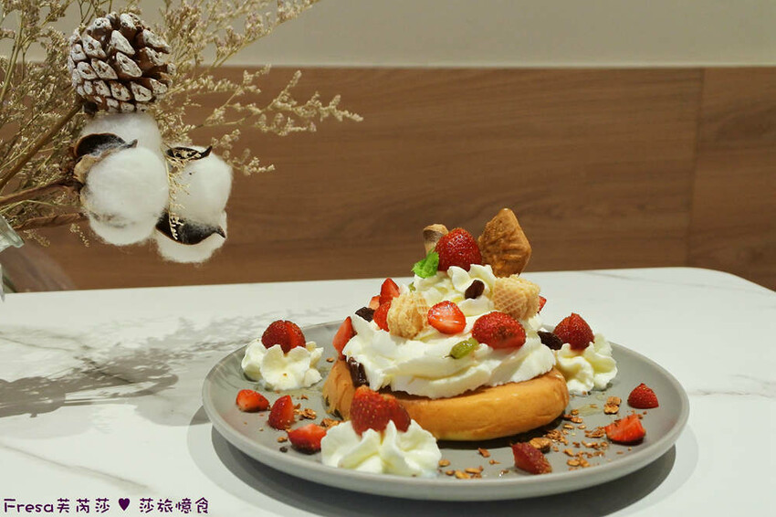 台中市北屯區台中甜點【午吉日式鬆餅｜定食｜咖啡】近洲際棒球場甜點餐盤.全日營業有插座咖啡廳.約會下午茶│民俗文物館│