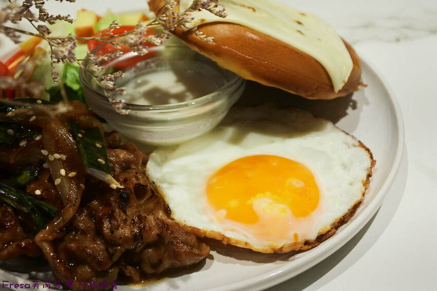 台中市北屯區台中甜點【午吉日式鬆餅｜定食｜咖啡】近洲際棒球場甜點餐盤.全日營業有插座咖啡廳.約會下午茶│民俗文物館│