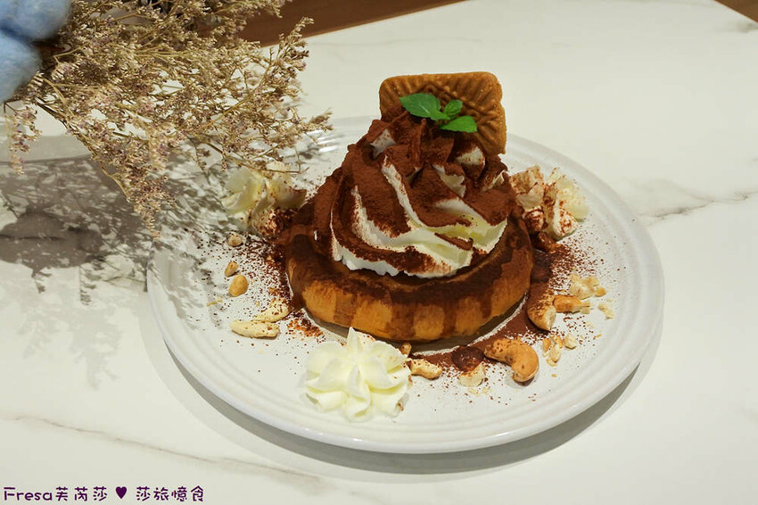 台中市北屯區台中甜點【午吉日式鬆餅｜定食｜咖啡】近洲際棒球場甜點餐盤.全日營業有插座咖啡廳.約會下午茶│民俗文物館│
