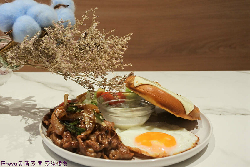 台中市北屯區台中甜點【午吉日式鬆餅｜定食｜咖啡】近洲際棒球場甜點餐盤.全日營業有插座咖啡廳.約會下午茶│民俗文物館│