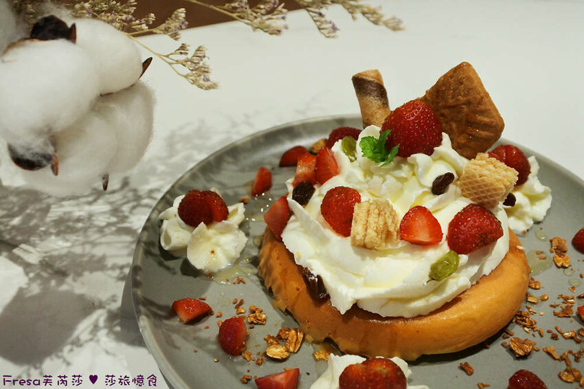 台中市北屯區台中甜點【午吉日式鬆餅｜定食｜咖啡】近洲際棒球場甜點餐盤.全日營業有插座咖啡廳.約會下午茶│民俗文物館│