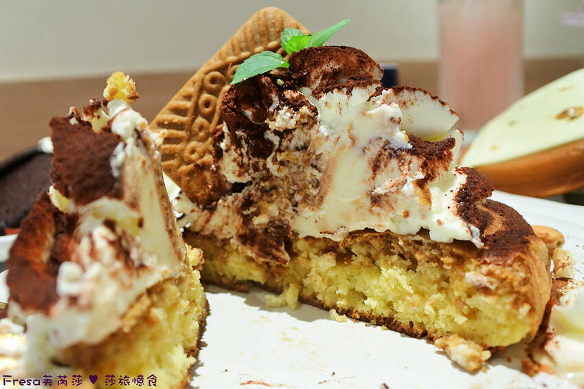 台中市北屯區台中甜點【午吉日式鬆餅｜定食｜咖啡】近洲際棒球場甜點餐盤.全日營業有插座咖啡廳.約會下午茶│民俗文物館│