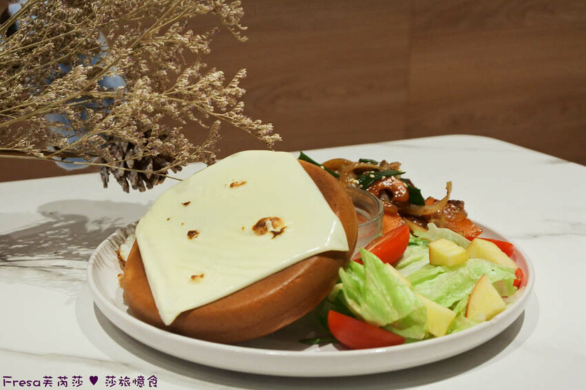 台中市北屯區台中甜點【午吉日式鬆餅｜定食｜咖啡】近洲際棒球場甜點餐盤.全日營業有插座咖啡廳.約會下午茶│民俗文物館│