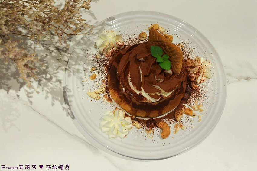 台中市北屯區台中甜點【午吉日式鬆餅｜定食｜咖啡】近洲際棒球場甜點餐盤.全日營業有插座咖啡廳.約會下午茶│民俗文物館│