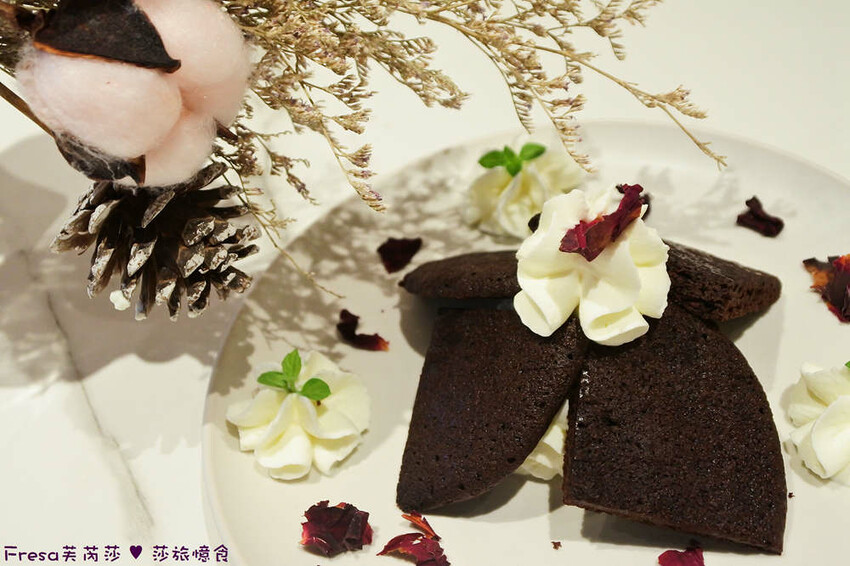 台中市北屯區台中甜點【午吉日式鬆餅｜定食｜咖啡】近洲際棒球場甜點餐盤.全日營業有插座咖啡廳.約會下午茶│民俗文物館│