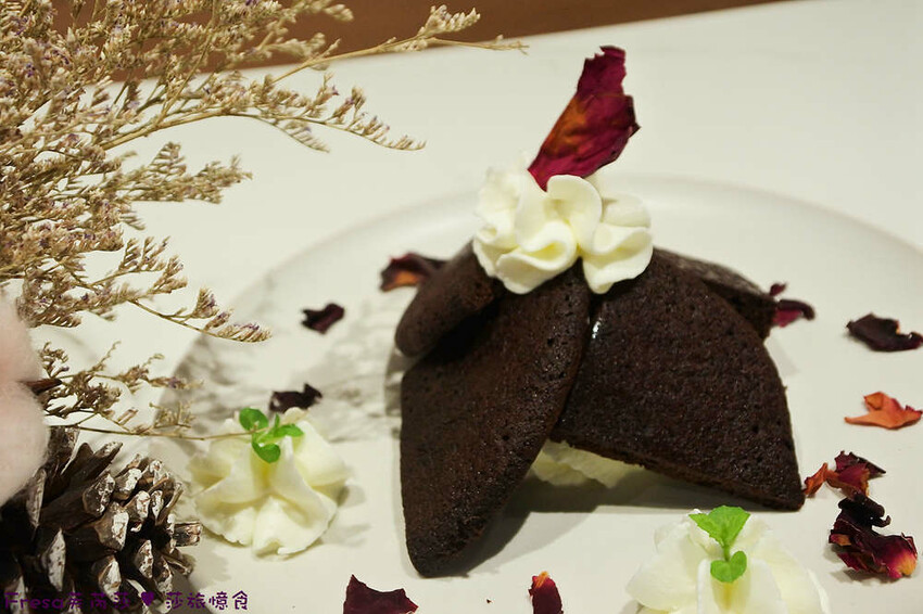 台中市北屯區台中甜點【午吉日式鬆餅｜定食｜咖啡】近洲際棒球場甜點餐盤.全日營業有插座咖啡廳.約會下午茶│民俗文物館│