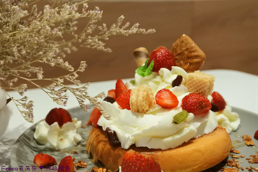 台中市北屯區台中甜點【午吉日式鬆餅｜定食｜咖啡】近洲際棒球場甜點餐盤.全日營業有插座咖啡廳.約會下午茶│民俗文物館│