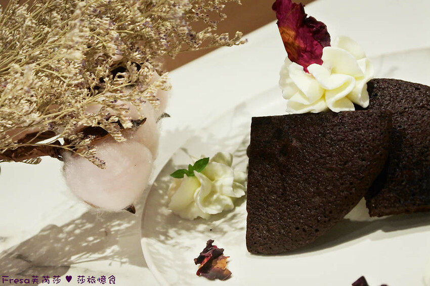 台中市北屯區台中甜點【午吉日式鬆餅｜定食｜咖啡】近洲際棒球場甜點餐盤.全日營業有插座咖啡廳.約會下午茶│民俗文物館│