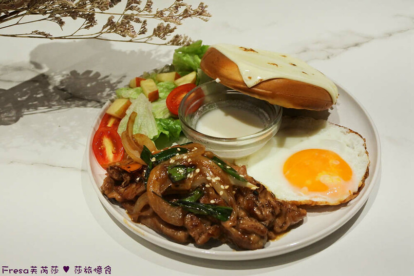 台中市北屯區台中甜點【午吉日式鬆餅｜定食｜咖啡】近洲際棒球場甜點餐盤.全日營業有插座咖啡廳.約會下午茶│民俗文物館│