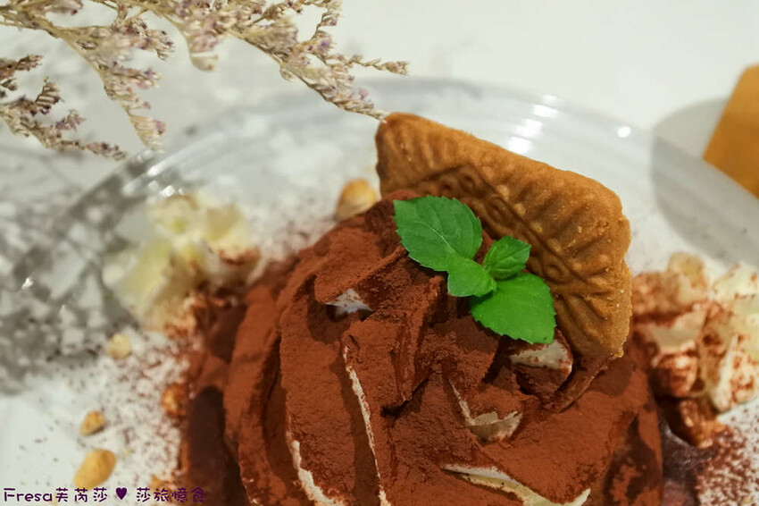 台中市北屯區台中甜點【午吉日式鬆餅｜定食｜咖啡】近洲際棒球場甜點餐盤.全日營業有插座咖啡廳.約會下午茶│民俗文物館│