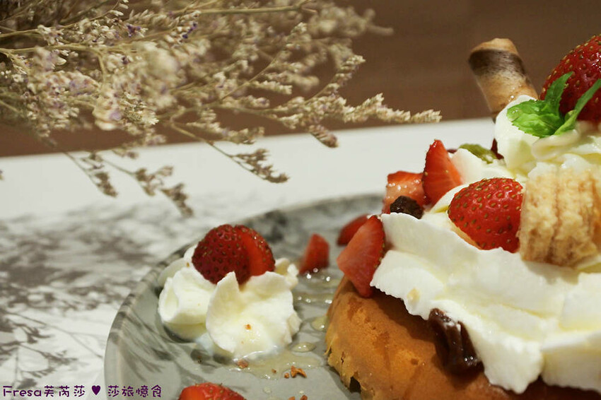 台中市北屯區台中甜點【午吉日式鬆餅｜定食｜咖啡】近洲際棒球場甜點餐盤.全日營業有插座咖啡廳.約會下午茶│民俗文物館│